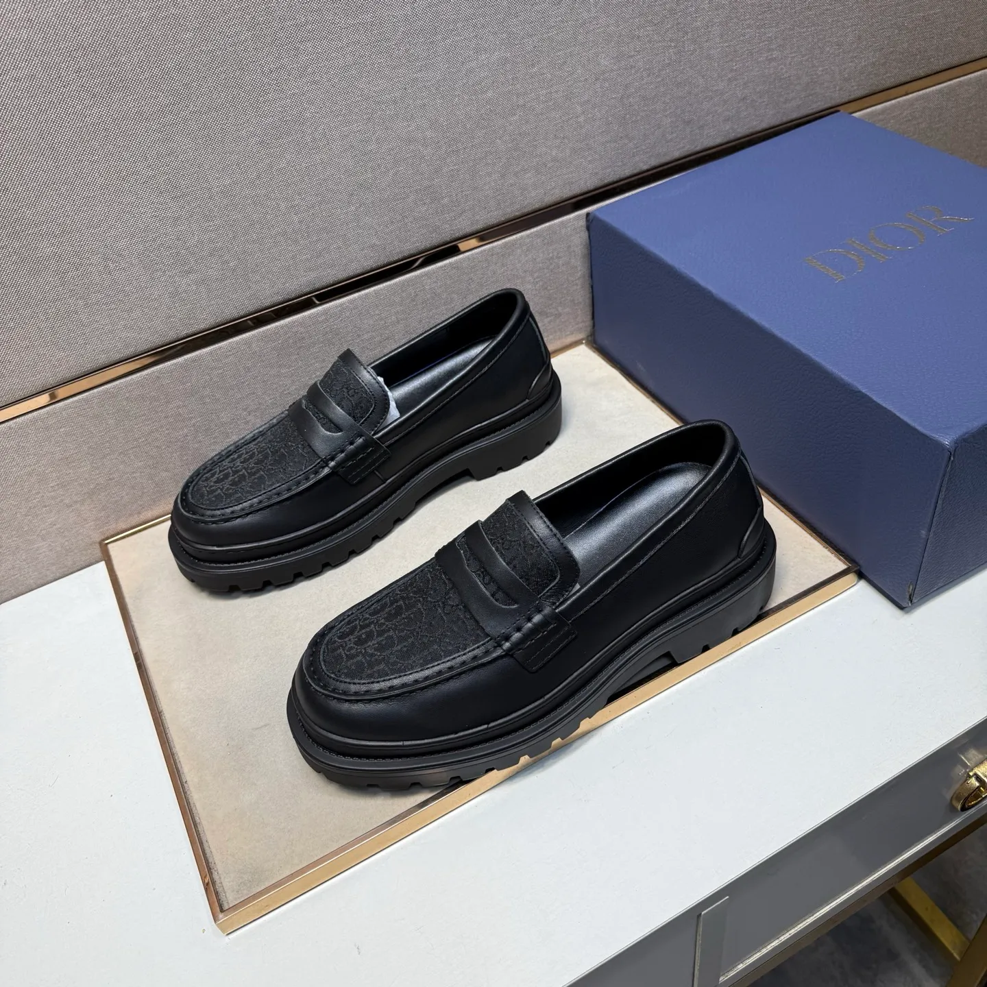 ⬛️Men's shoes 💰p442 [Dior~] Men's casual shoes 2025z cabinet sales simultaneously 🔶Size: 39-44 #️⃣ 🔷2 colors🔜The upper is made of multi-material splicing➕Genuine leather lining, comfortable and breathable, sole: original comfortable and wear-resistant outsole, ⚠️Real shot📱Photographed🎬The real thing is better📢📢📢